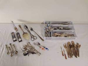 lot 186 image: Lot of Miscellaneous Silverware