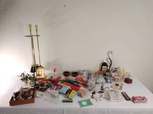 lot 188 image: Lot of Miscellaneous Dcor