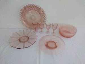 lot 18 image: 8 Pieces of VINTAGE Pink Glassware