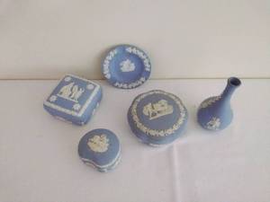lot 154 image: 5 Wedgewood Collectibles