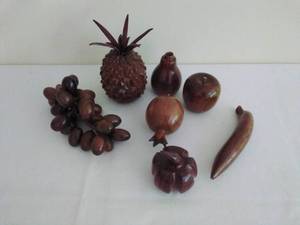 lot 155 image: 7 Pieces of VINTAGE Wooden Fruit