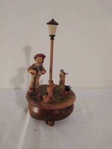 lot 179 image: VINTAGE Swiss Music Box