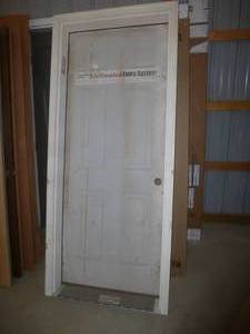 lot 20 image: Bayer Built Acclimated Door