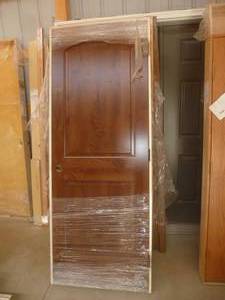 lot 39 image: Bayer Built Knotty Alder LH Door