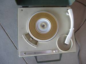 lot 75 image: GE Antique LP Record Player