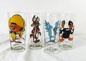 lot 40 image: Set of 4 Vintage 1973 Warner Brothers Pepsi Glasses