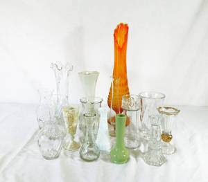 lot 74 image: Lot of Vintage and New Vases