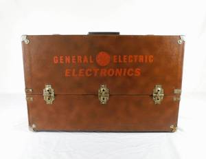 lot 100 image: Vintage General Electric Electronics Repairman and Vacuum Tubes Case