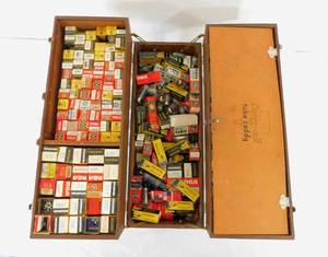 lot 102 image: Vintage Carry All Tube Caddy with Vacuum Tubes
