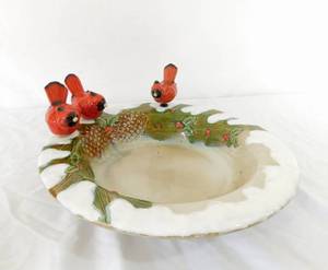 lot 119 image: Vintage Ceramic Holiday Bowl with 3 Removable Cardinals
