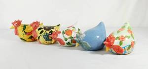 lot 141 image: Set of 5 Vintage 1999 CBK, Ltd. Hand Painted Ceramic Chickens