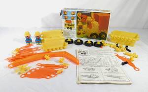 lot 52 image: Vintage 1977 Strap It Construction Set