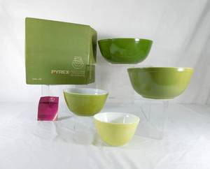 lot 70 image: Vintage New in Box Pyrex Ware Verde The New Avocado Colors 4 Piece Bowl Set