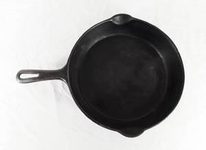 lot 61 image: Vintage Cast Iron Skillet
