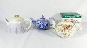 lot 137 image: Set of 3 Tea Pots