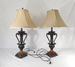 lot 45 image: Pair of 31 inch high Lamps