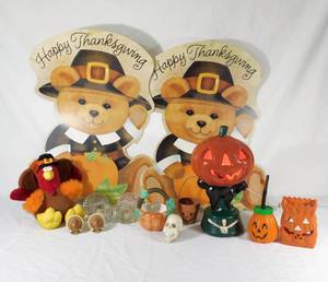 lot 169 image: Lot of Halloween and Thanksgiving Items