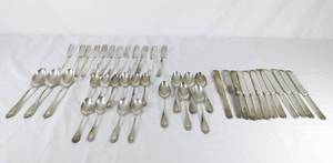 lot 173 image: Vintage Rodgers Brothers 1847 Flatware Set