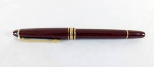 lot 15 image: Montblanc Meisterstruck Burgundy Pen