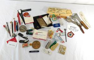 lot 238 image: Vintage Lot of Miscellaneous Advertising Collector Items