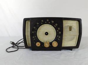 lot 287 image: Vintage Zenith Radio Model X723