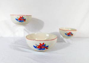lot 300 image: Set of 3 Vintage Universal Pottery Cambridge Calico Fruit
