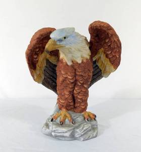 lot 115 image: Vintage Ceramic Eagle