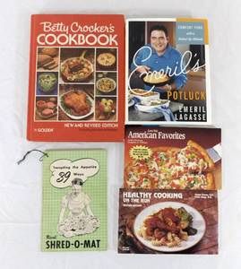 lot 341 image: Lot of 5 Cookbooks includes 1981 Betty Crocker and 1949  Shred O Mat