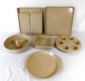 lot 354 image: Lot of 6 Vintage Anchor Hocking Microware Items