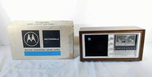 lot 1 image: Vintage Motorola AMFM Transistor Clock Radio