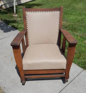 lot 181 image: Vintage Mission Style Rocking Chair