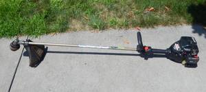 lot 324 image: Craftsman Weedwacker 1725cc Gas Line Trimmer