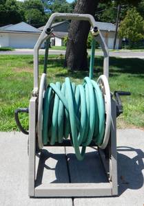 lot 191 image: Suncast Hosemobile and Hose