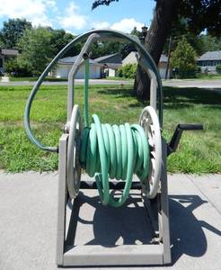 lot 192 image: Suncast Hosemobile with Hose