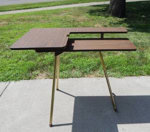 lot 187 image: Mid Century Collapsible Desk