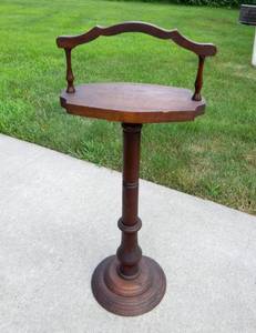lot 171 image: Vintage Pipe Stand