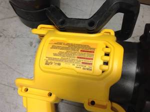 DEWALT 125 MPH 450 CFM 20-Volt MAX Cordless Brushless Handheld Blower in good condition