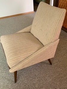lot 4 image: Fabulous Mid Century Upholstered Chair