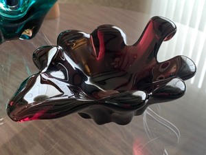lot 190 image: Funky Purple Vintage Art Glass Decor