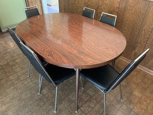 lot 15 image: Fab Mid Century Oval Dining Table w Retro Black & Chrome Chairs