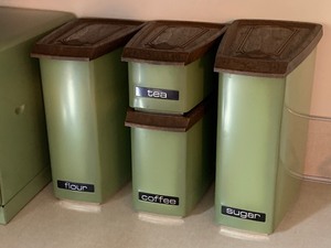 lot 16 image: Set of Vintage Olive Green Kitchen Canisters and Bread Box
