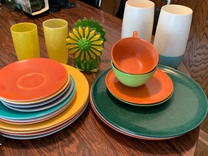 lot 18 image: Fun & Bright Vintage Kitchen Collection