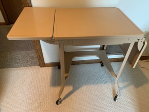 lot 42 image: Vintage Metal Typewriter Stand