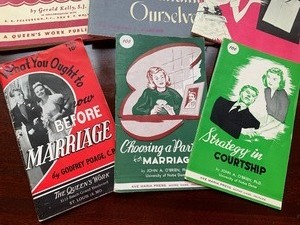 lot 41 image: Vintage Ephemera - Fun pamphlets
