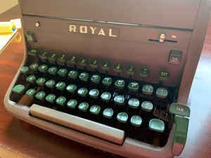 lot 37 image: Vintage Royal Typewriter