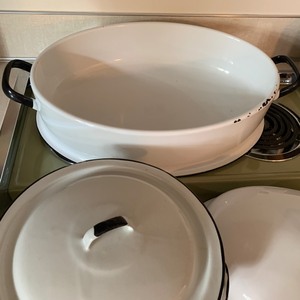 lot 32 image: White Large Enamel Roaster and Covered Pan