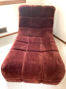 lot 56 image: Vintage Velvety Upholstered Chaise Double Lounger