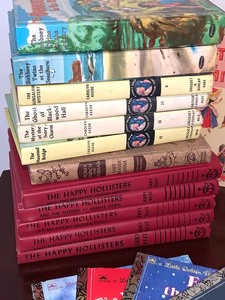 lot 70 image: Vintage Childrens Books Including the Happy Hollisters