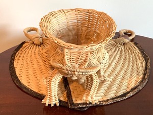 lot 71 image: Vintage Decor- Wicker Frog Planter