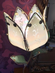 lot 73 image: Vintage Touch Tulip Lamp